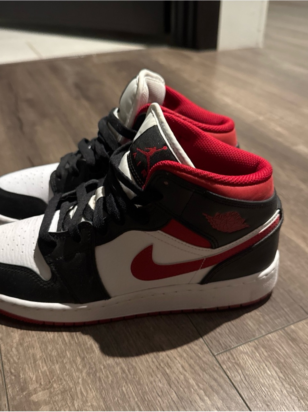 Jordan Kids Mid-Top Sneakers in Black/White/Red